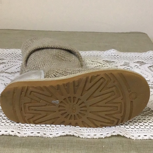 UGG knitted boots with 3 wooden buttons, cream/tan with grey heel - Picture 12 of 16